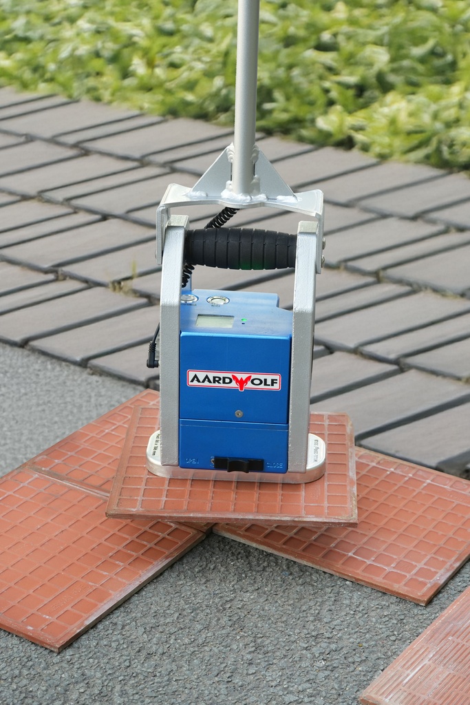 BATTERY PAVING LIFTER 