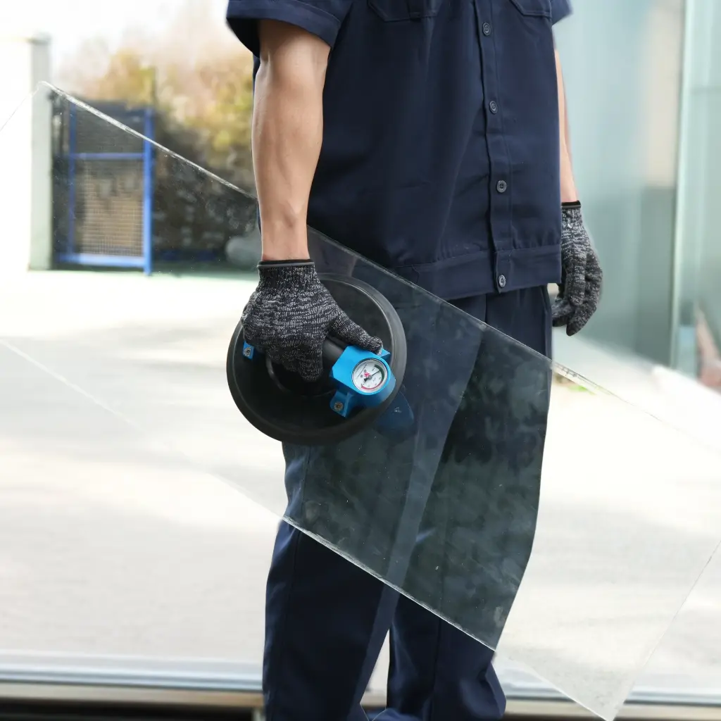 ឧបករណ៍លើកពែងបូមធូលីដោយដៃ