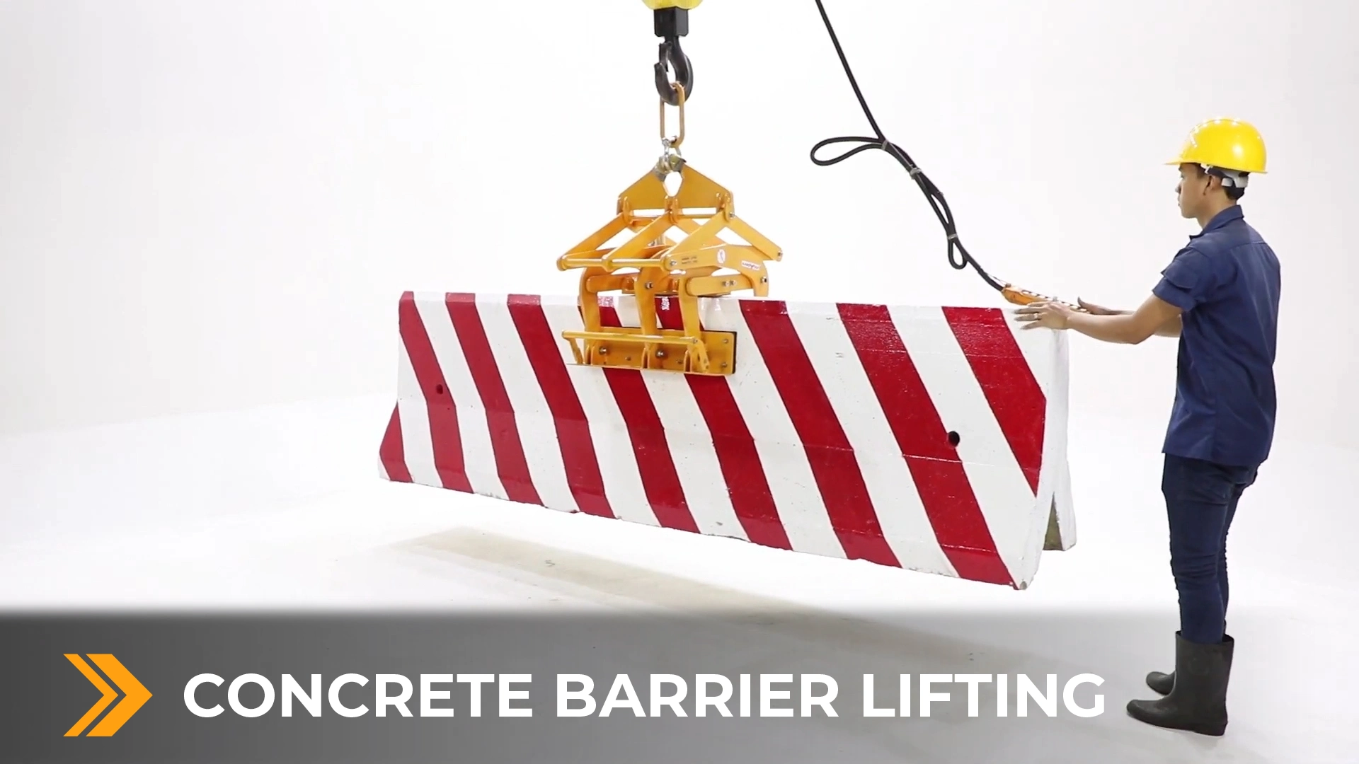 Aardwolf Barrier Lifter กำลังยกแบริเออร์คอนกรีต